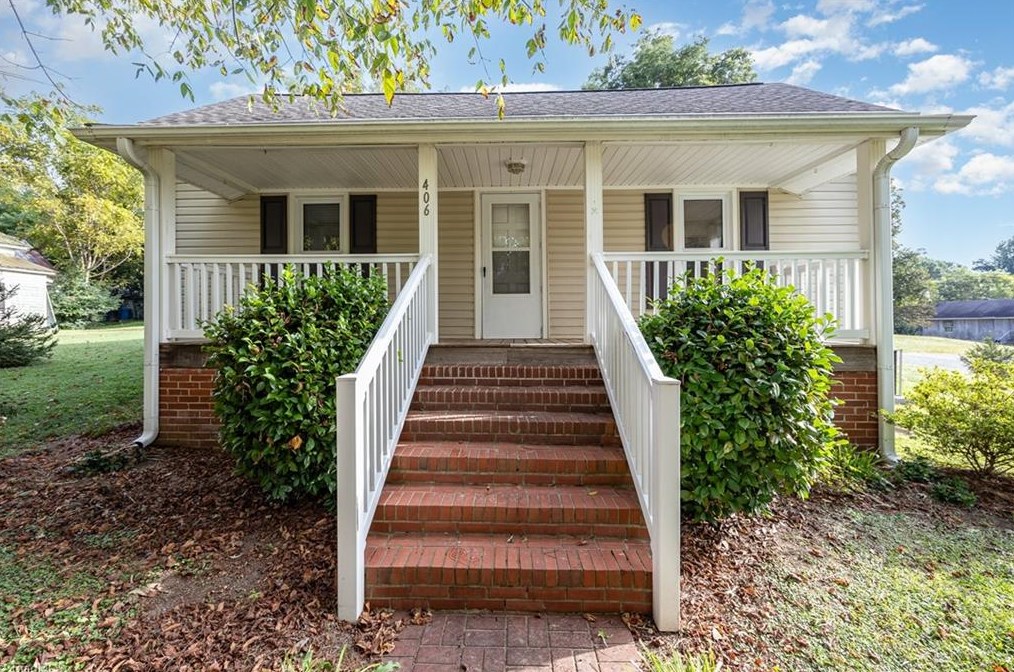 406 High Point St, Randleman, NC 27317