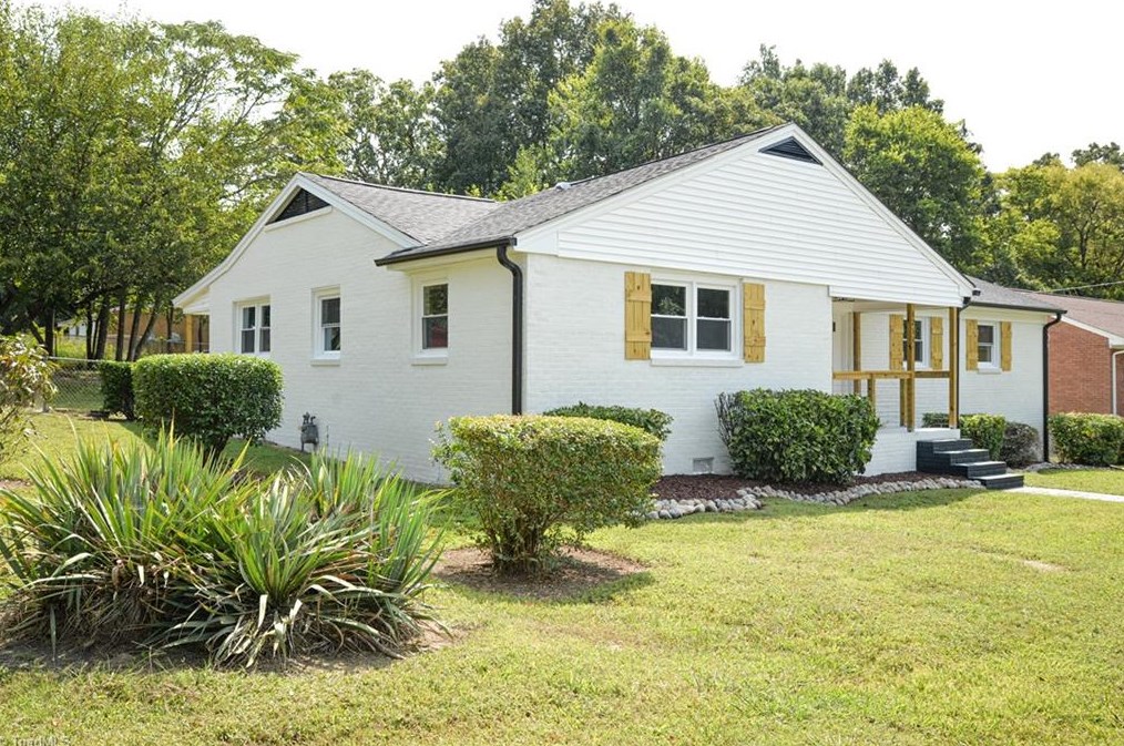 1211 English St, Greensboro, NC 27401-4013