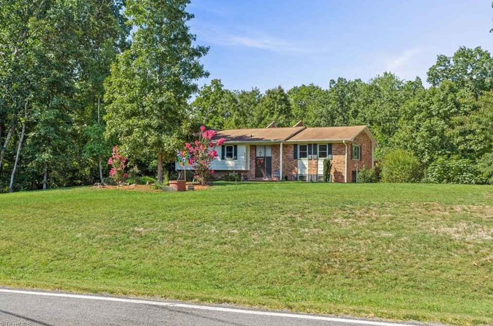 9386 Pumpkin Ridge Rd, Kernersville, NC 27284