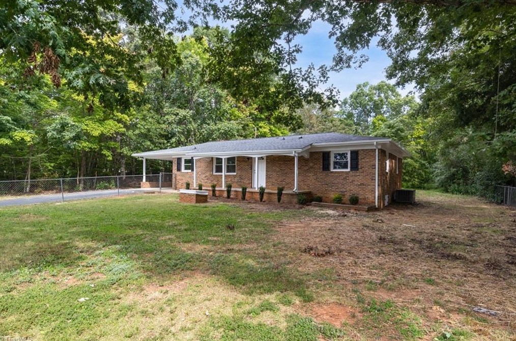 1036 Redwood Dr, Asheboro, NC 27205