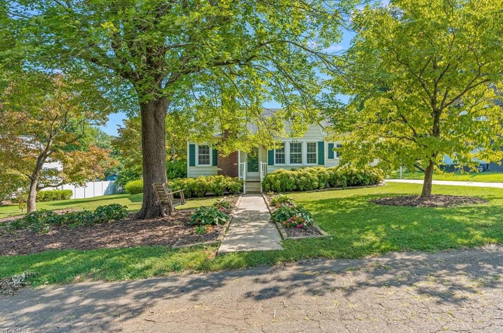 1439 Sunset Dr N, Asheboro, NC 27205