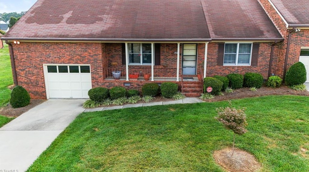 1810 Meadowgreen Dr, Graham, NC 27253