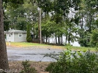 210 Shoreline Dr, Lexington, NC 27292