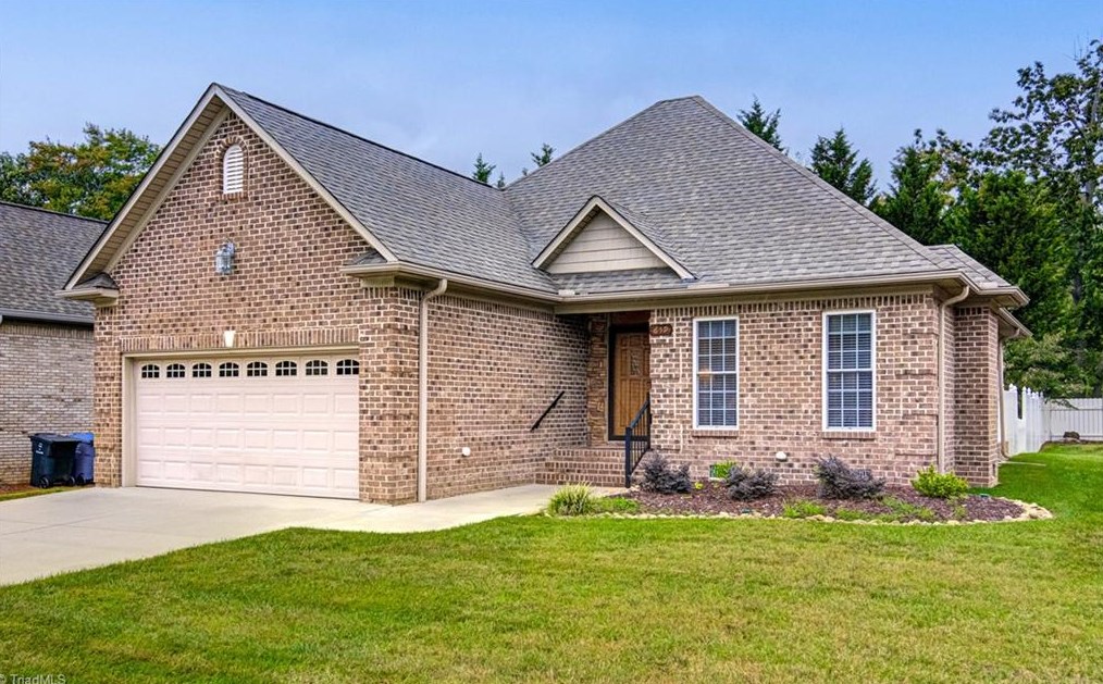 659 Dobson Ct, Kernersville, NC 27284