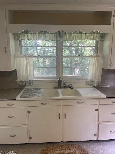 125 Marigold Ln, Mount Airy, NC 27030