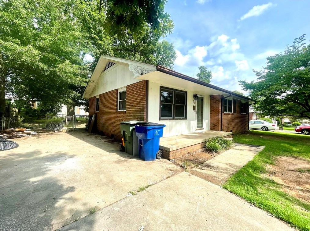 728 Oakgrove Dr, Graham, NC 27253