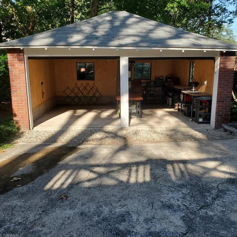 805 Magnolia St, Greensboro NC 27401-1529 exterior