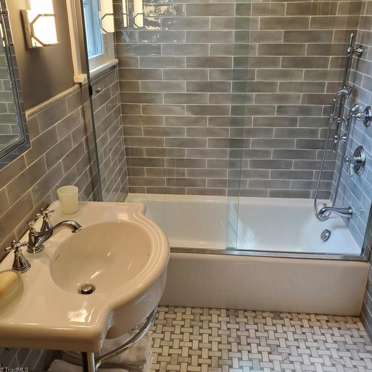 805 Magnolia St, Greensboro NC 27401-1529 exterior