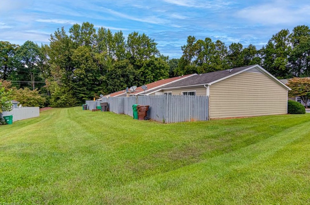 1445 Bailey Cir, High Point NC  27262-3563 exterior