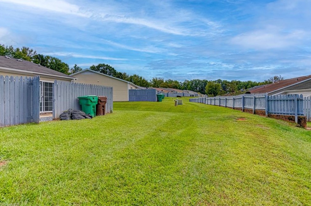 1445 Bailey Cir, High Point NC  27262-3563 exterior