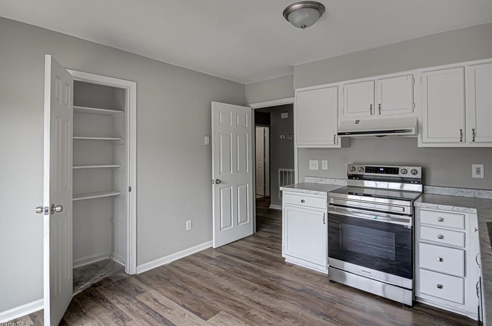 1445 Bailey Cir, High Point NC  27262-3563 exterior