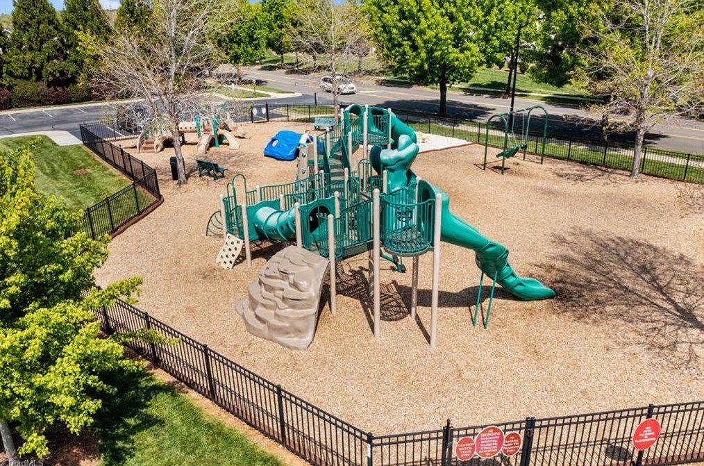 1064 Falkirk Dr, Burlington NC 27215 exterior