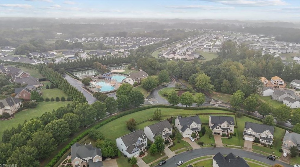 1064 Falkirk Dr, Burlington NC 27215 exterior