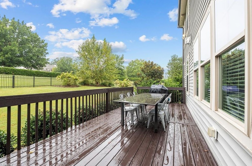 1064 Falkirk Dr, Burlington NC 27215 exterior