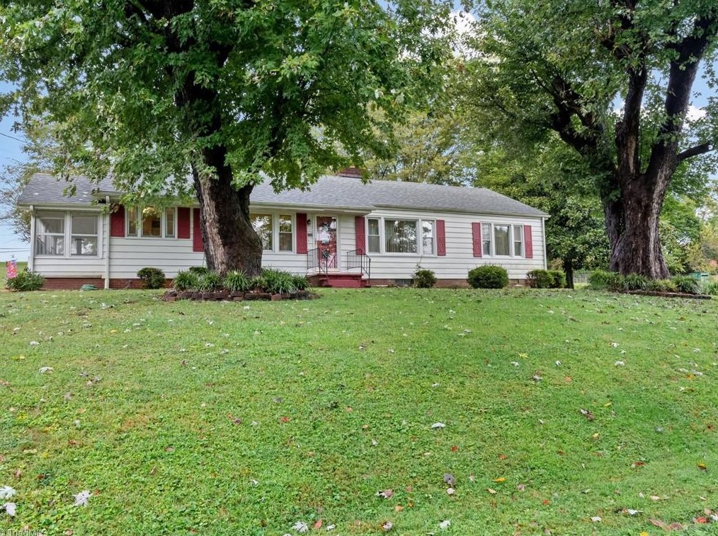 134 Combs St, Mount Airy, NC 27030