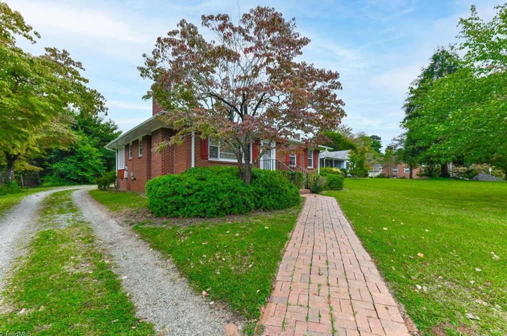 1810 Mebane St, Burlington, NC 27217-4218