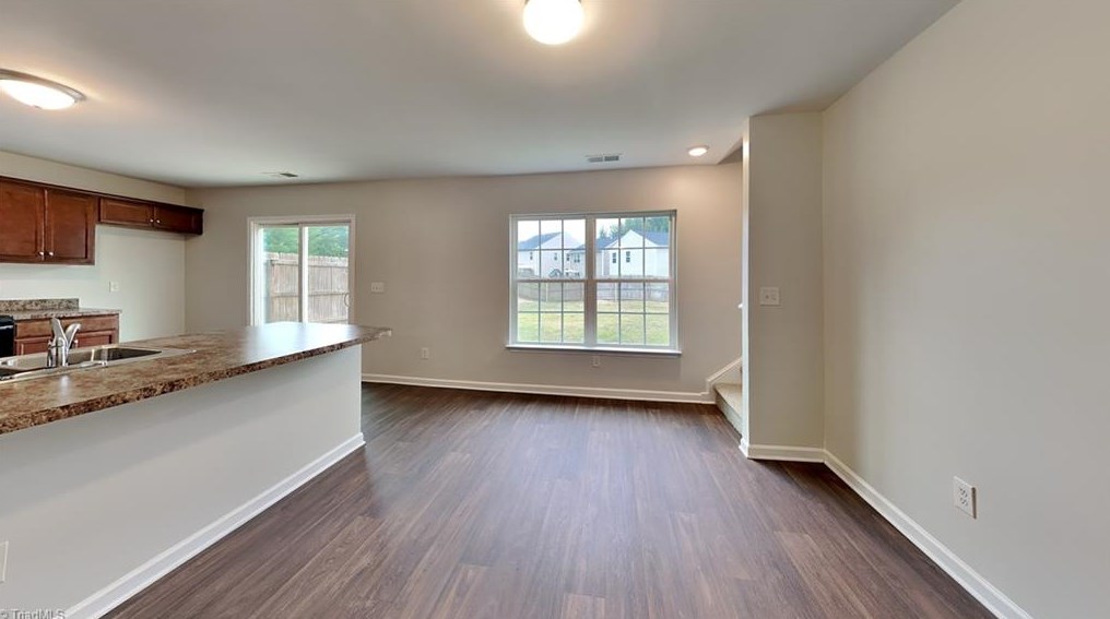4454 Oak Pointe Dr, Winston Salem, NC 27105