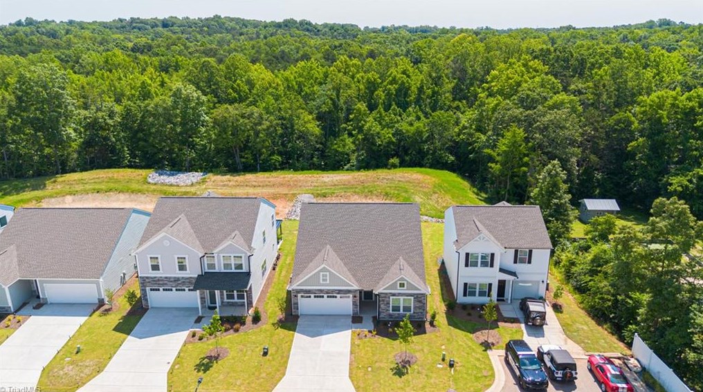 4082 Monteray Cir, High Point, NC 27265
