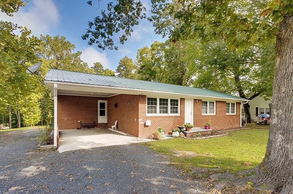 142 Emmanuel Church Rd, Asheboro, NC 27205