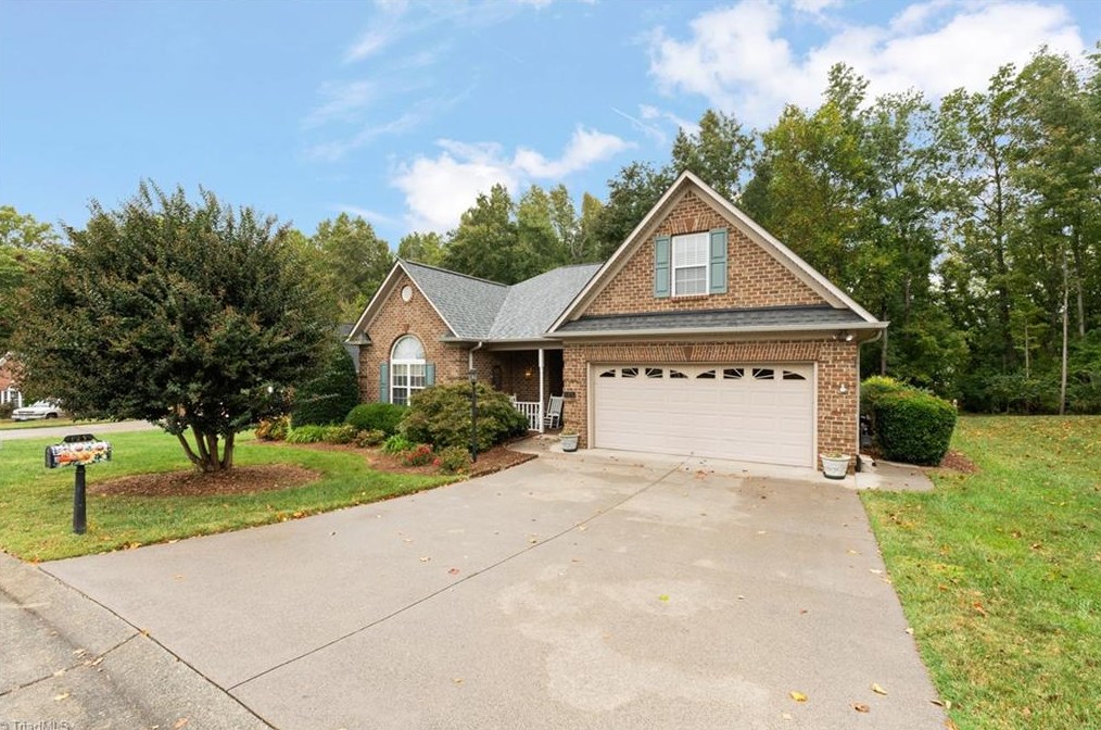 125 Meadows Edge Rd, Clemmons, NC 27012