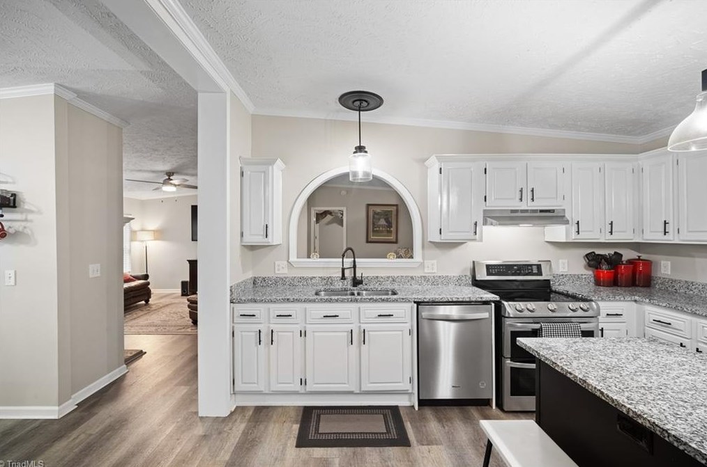499 Sandy Creek Ln, Lexington, NC 27295