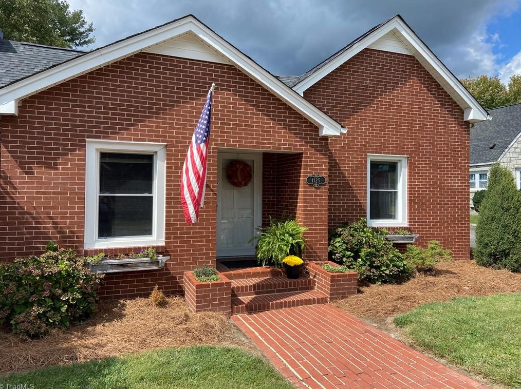 1125 Mitchell St, Mount Airy, NC 27030