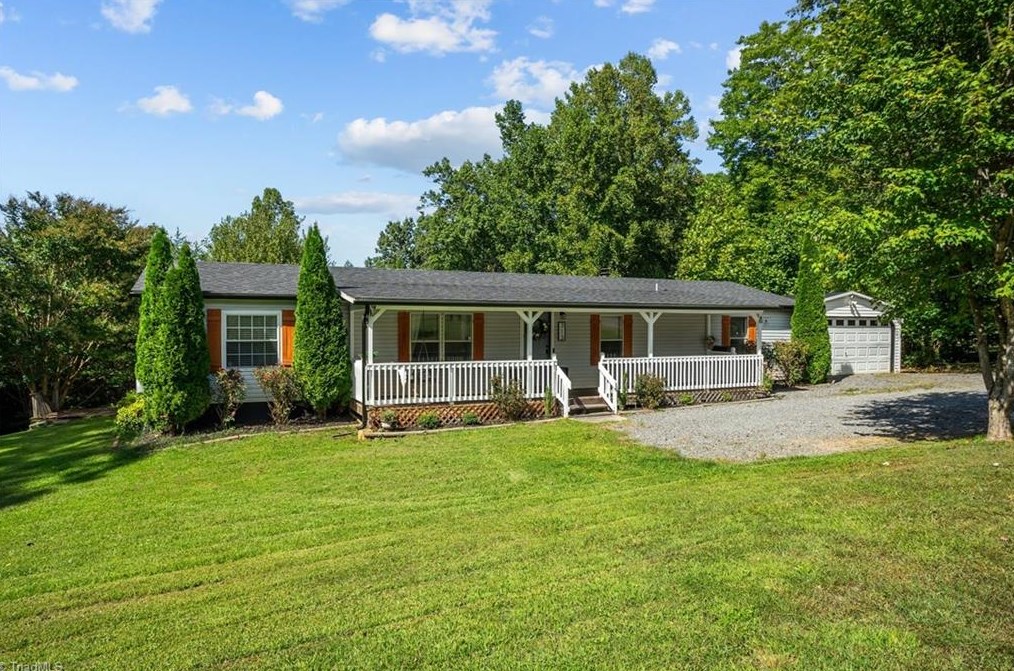 313 Massey Rd, Mount Airy, NC 27030