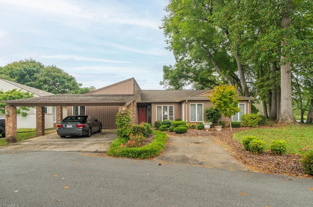 104 Spyglass Dr, Redland, NC 27006