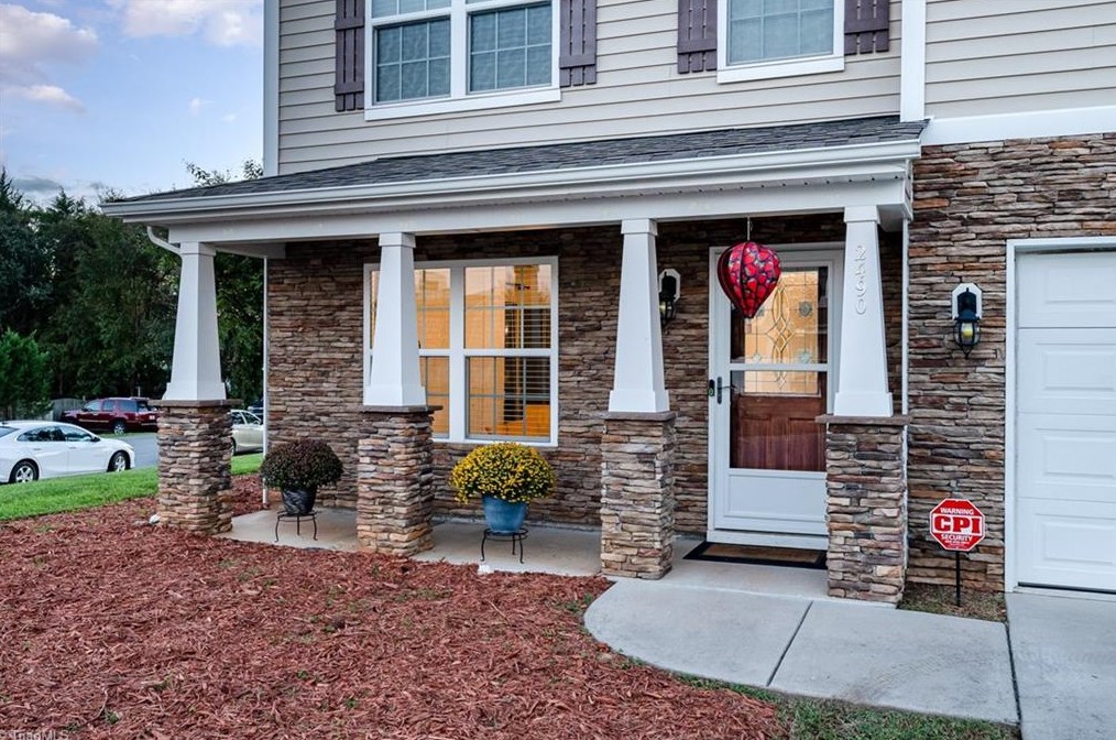 2490 Griffith Meadows Dr, Winston Salem, NC 27103