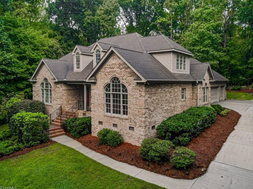 8532 Rosedale Dr, Oak Ridge, NC 27310