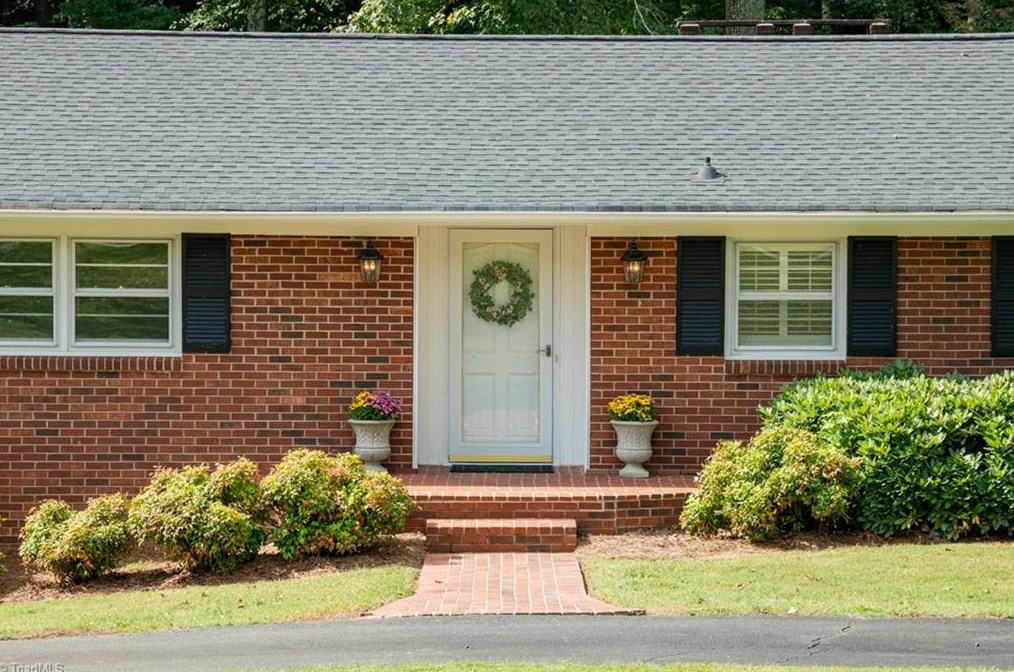 158 Jones Dr, Winston Salem, NC 27107