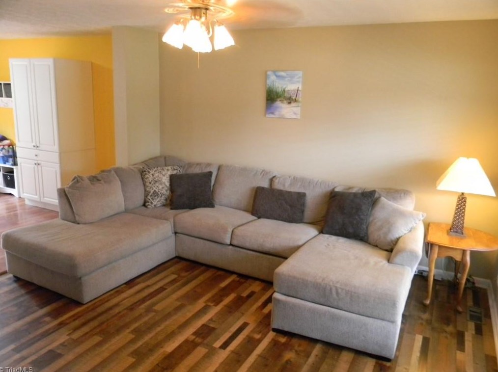 720 Virginia St, Ayersville, NC 27027