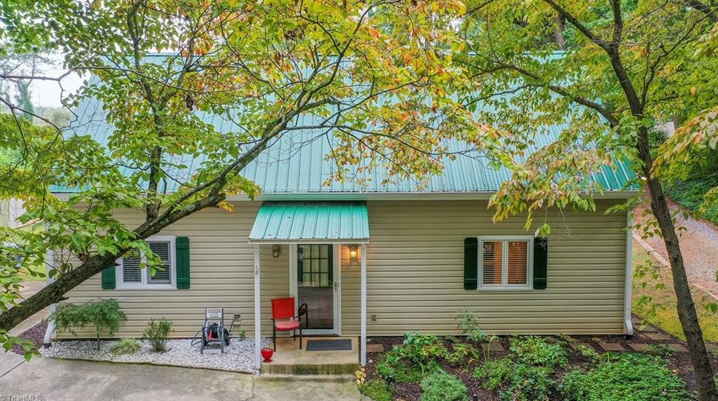180 Farmingdale Ave, Winston Salem, NC 27107