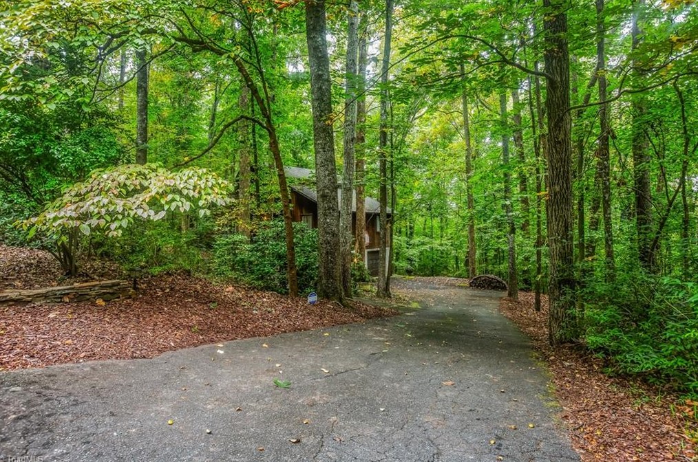 5220 Bear Creek Rd, Winston Salem, NC 27106-9603