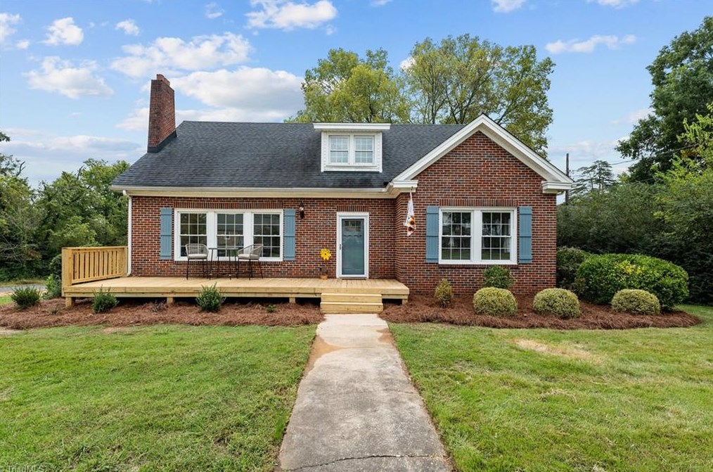 1308 Meadow Rd, Eden, NC 27288
