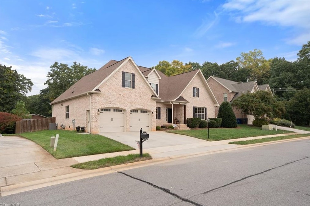 4332 Milhaven Park Ln, Winston Salem, NC 27106
