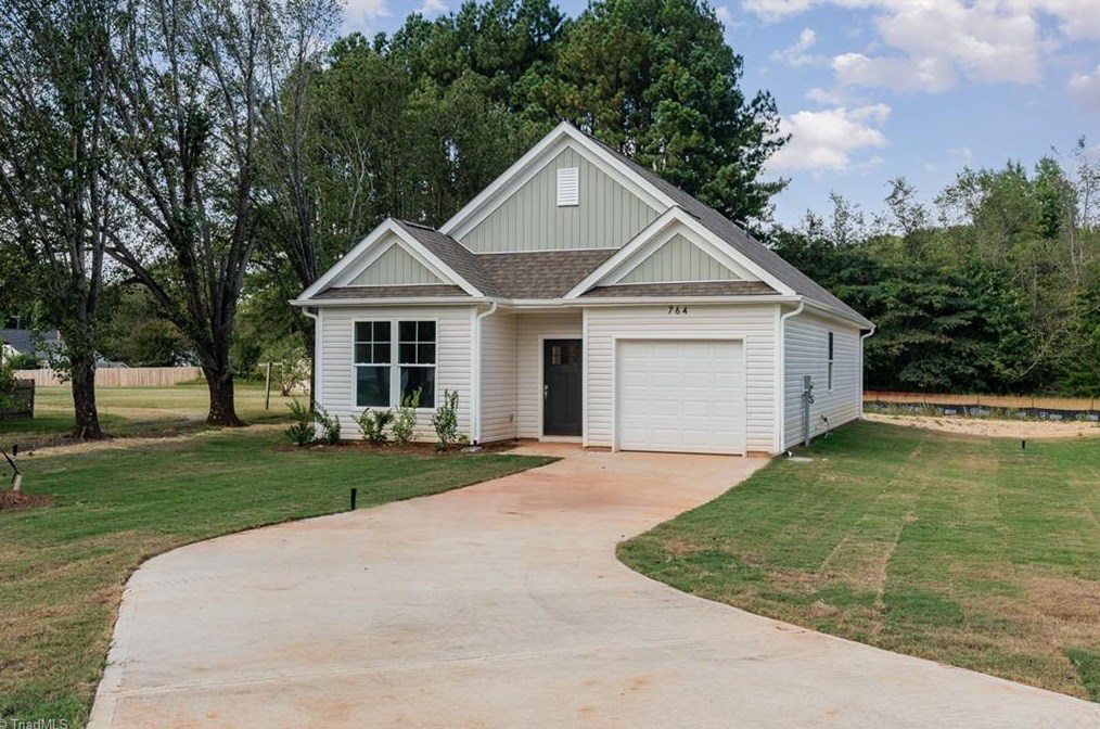 694 Brown St, Lexington, NC 27292