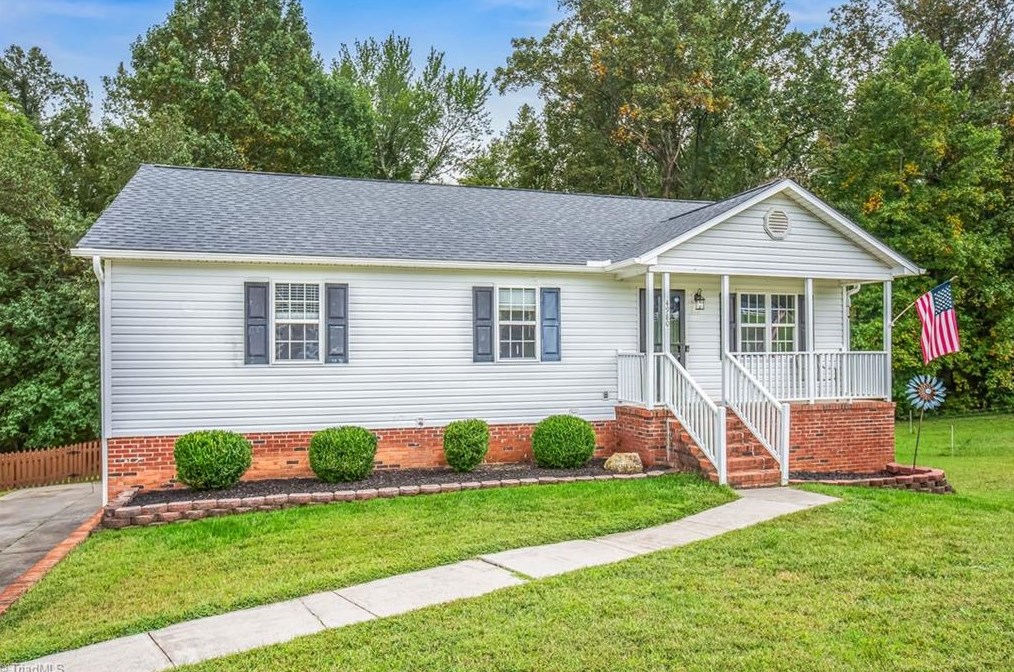 4980 Fiddlers Run Dr, Kernersville, NC 27284