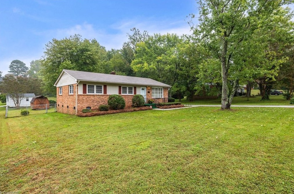 3813 Rolling Rd, High Point, NC 27265