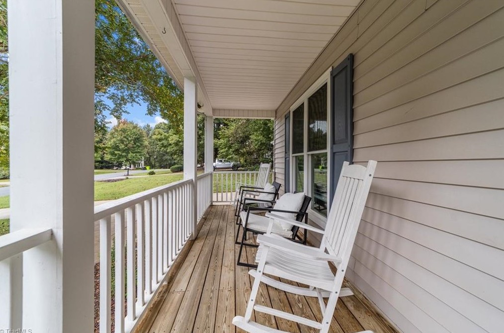 8202 Daltonshire Dr, Oak Ridge NC 27310-9654 exterior