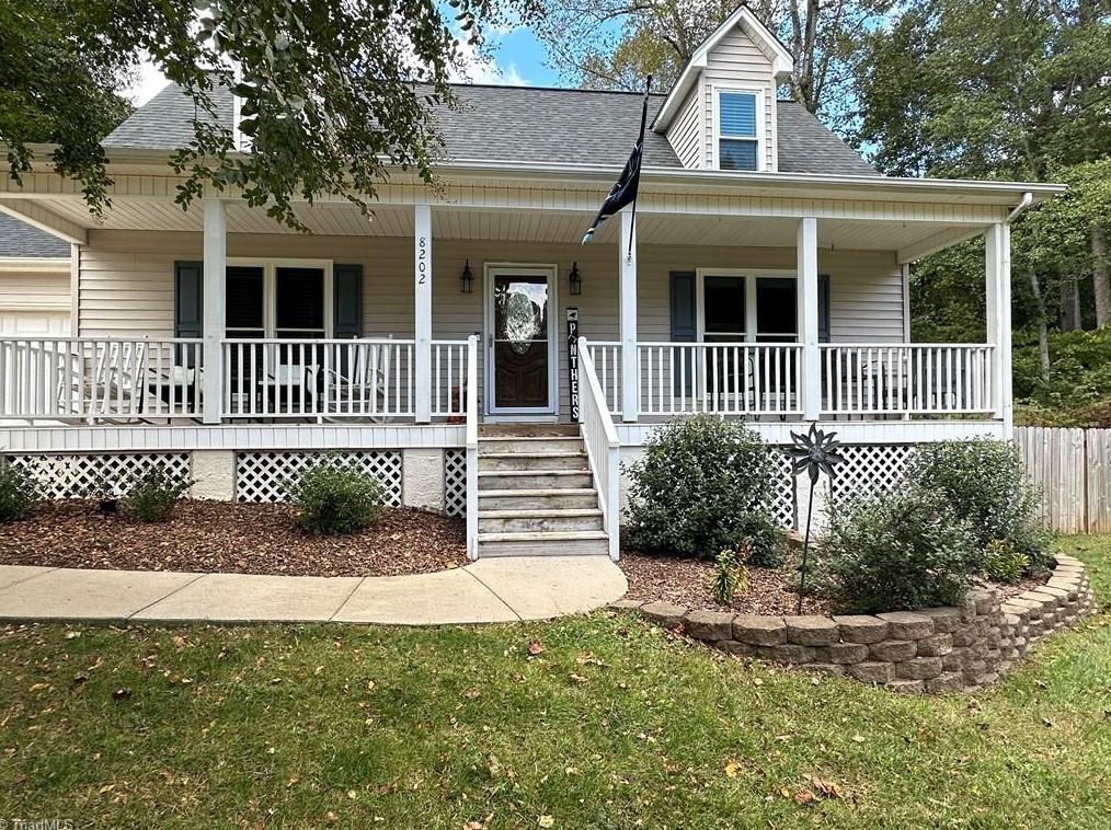 8202 Daltonshire Dr, Oak Ridge NC 27310-9654 exterior