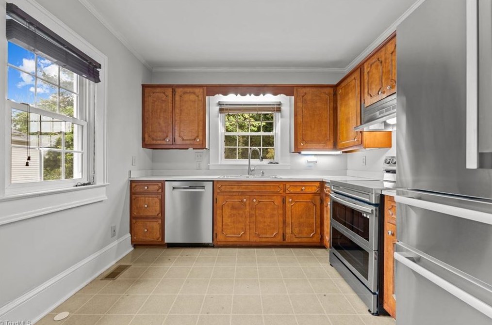 230 Rolling Rd, Burlington NC 27217-2504 exterior