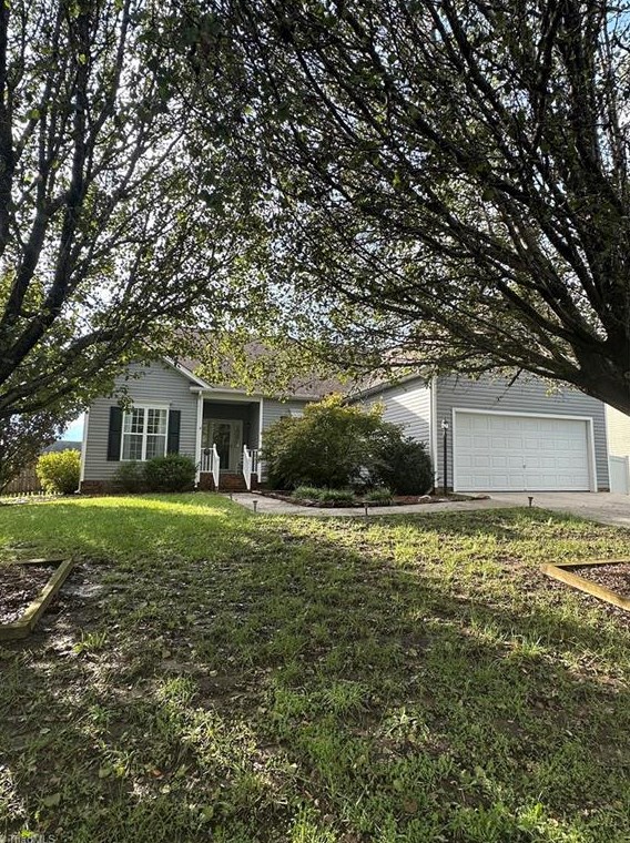 3959 Park Springs Dr, High Point, NC 27265