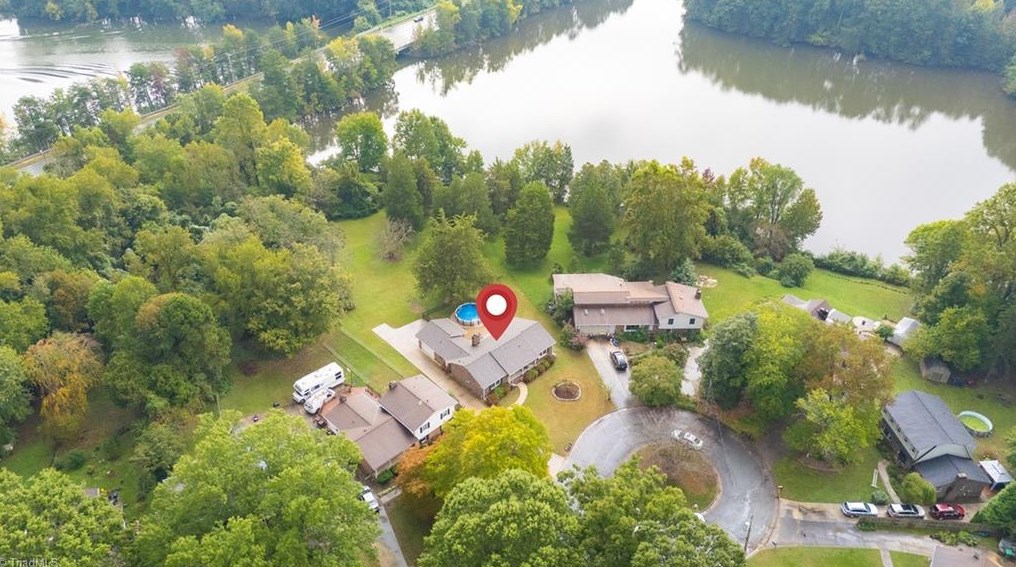 3004 Wellingford Dr, High Point, NC 27265-2240