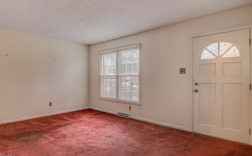 4040 Burnham Ct, Winston Salem, NC 27105