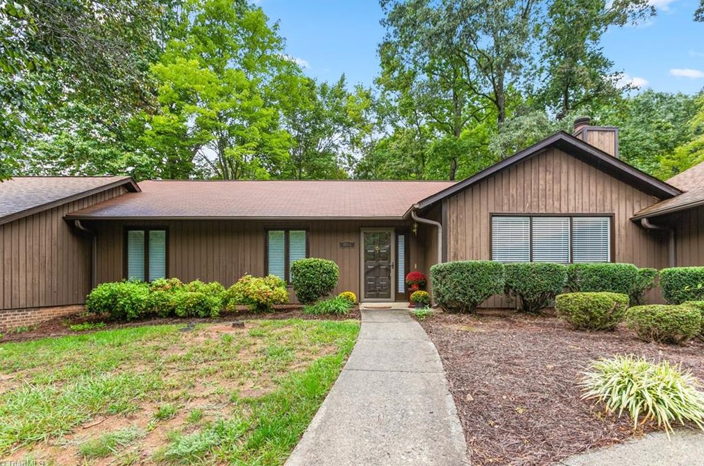 2513 Cottage Pl, Greensboro, NC 27455-2916