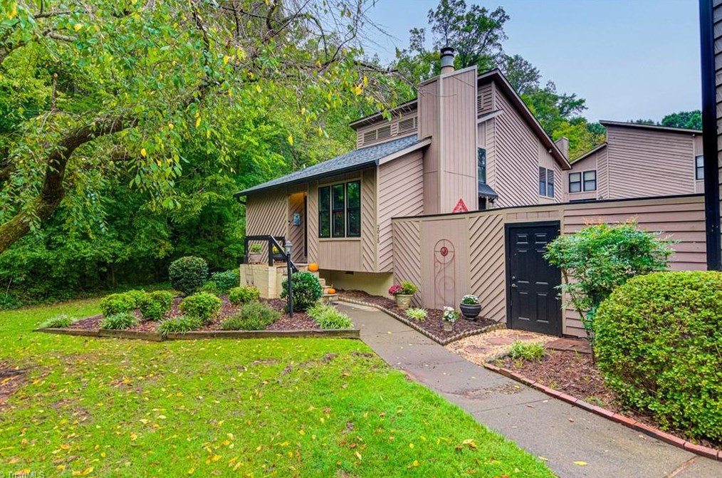 2015 Stonewood Dr, Winston Salem, NC 27103