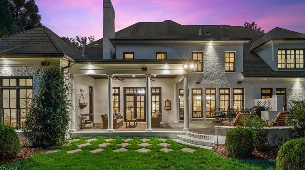 910 Sunset Dr, Greensboro NC 27408-7213 exterior