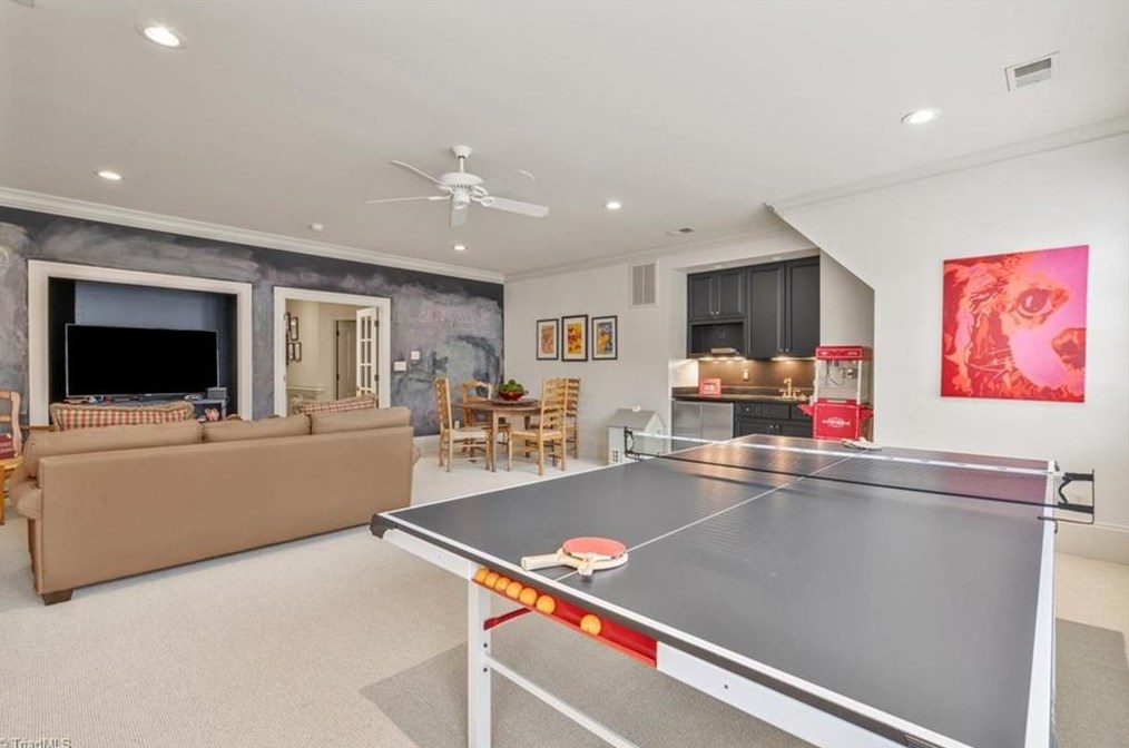 910 Sunset Dr, Greensboro NC 27408-7213 exterior