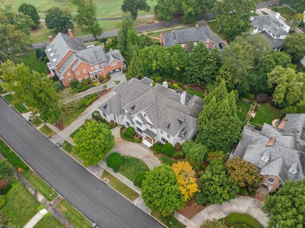 910 Sunset Dr, Greensboro NC 27408-7213 exterior